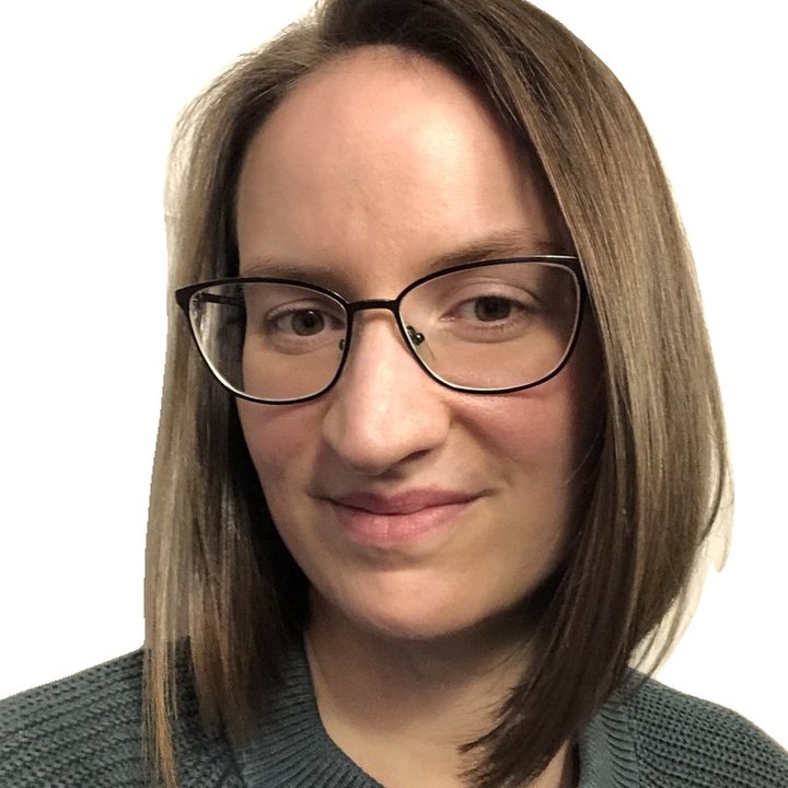 Rebecca, Dimis Frau, lächelt in die Kamera